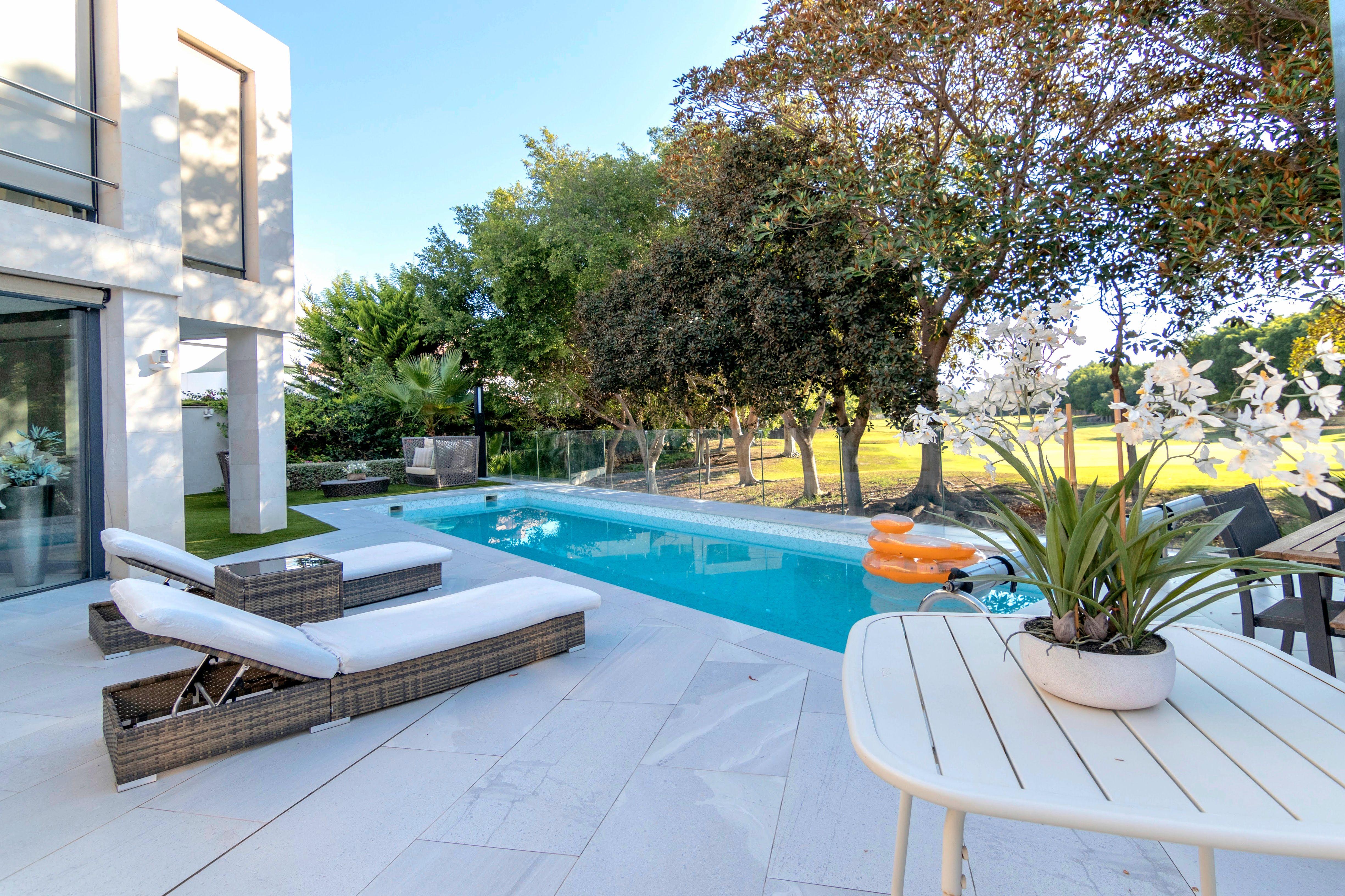 Piscina de Casa o xalet en venda en Alicante / Alacant amb Aire condicionat, Calefacció i Jardí privat