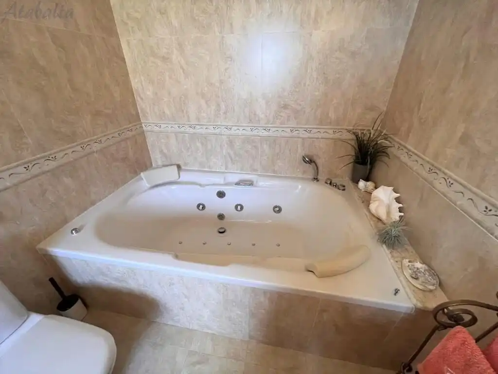 Baño de Casa o chalet en venta en Málaga con Aire acondicionado, Calefacción y Jardín privado