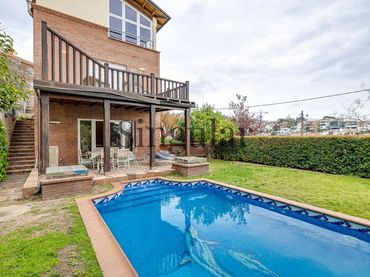Casa amb piscina en venda a La Miranda