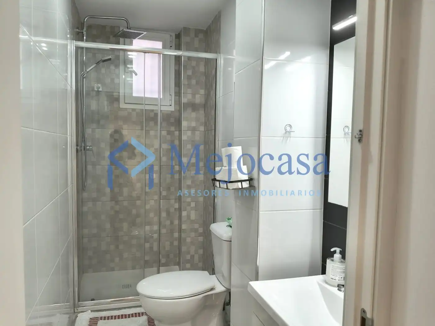 Bany de Apartament en venda en Madrid amb Aire condicionat, Calefacció i Moblat