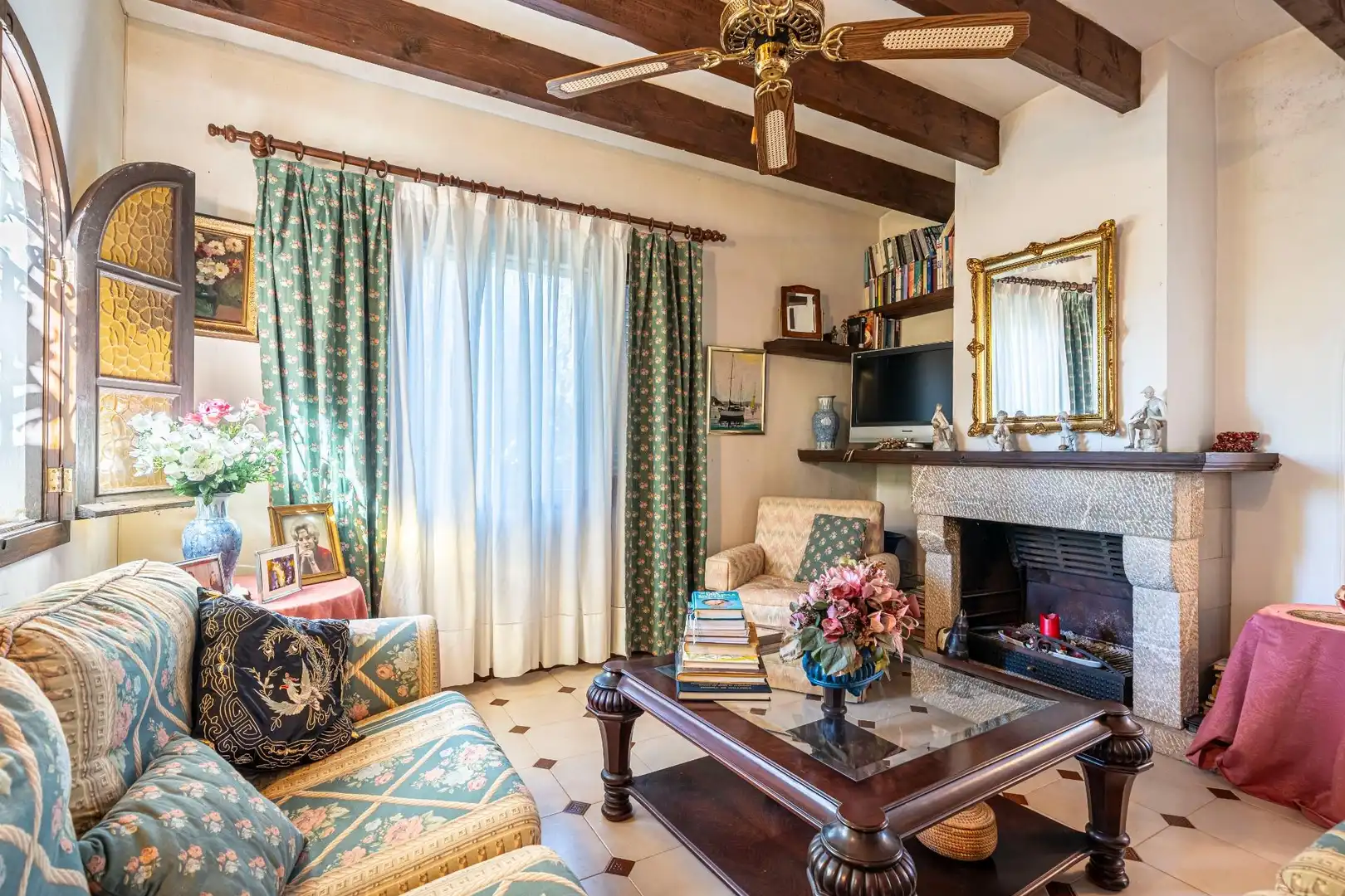 Living room of Houses for sale in Llucmajor  with Air Conditioner, Heating and Private garden