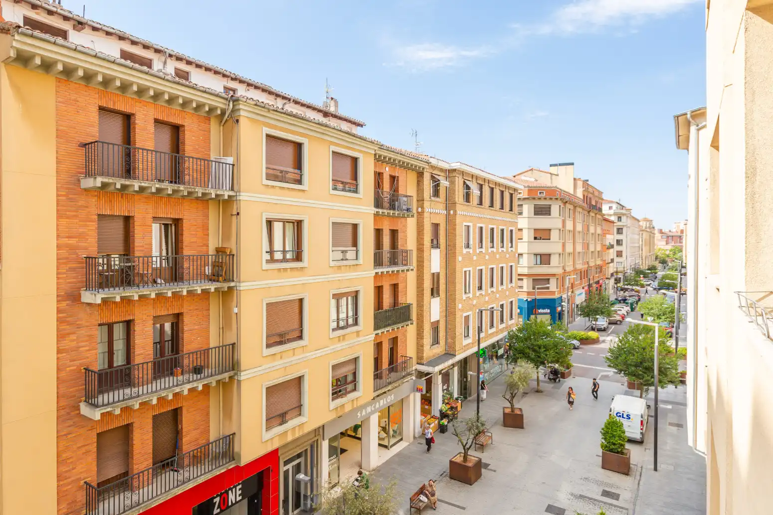 Vista exterior de Piso en venta en  Pamplona / Iruña con Parquet y Balcón