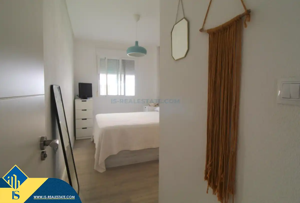 Habitación de Apartamento en venta en Torrevieja con Aire acondicionado, Calefacción y Terraza