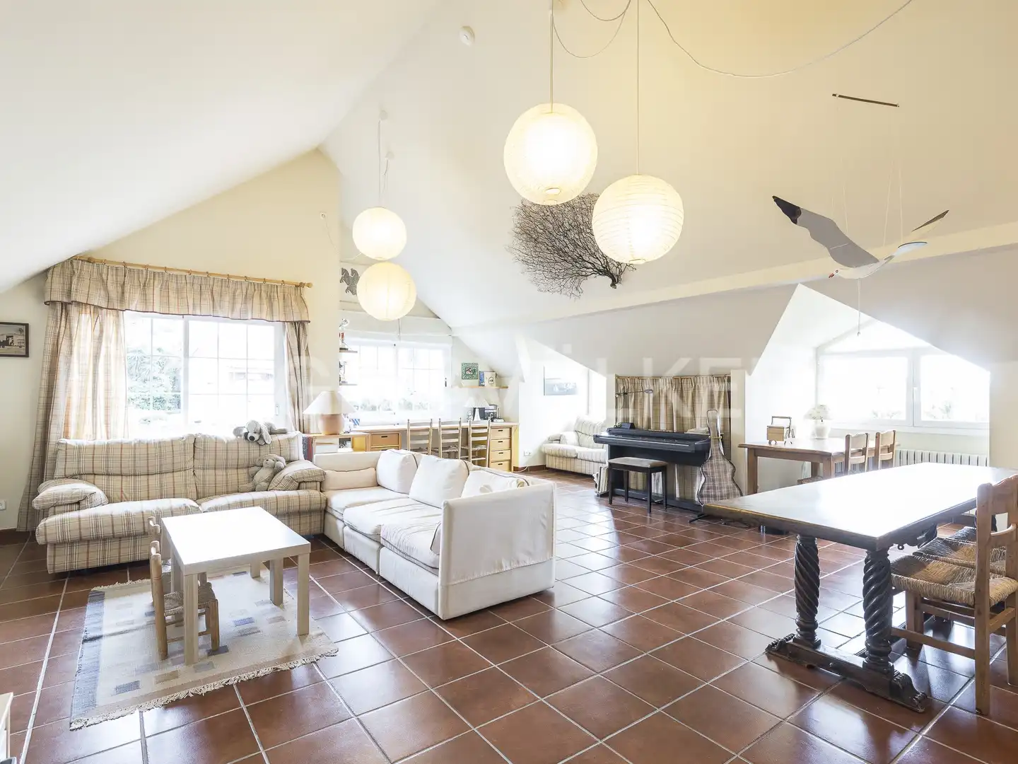 Sala d'estar de Casa o xalet en venda en Sant Just Desvern amb Aire condicionat, Calefacció i Jardí privat