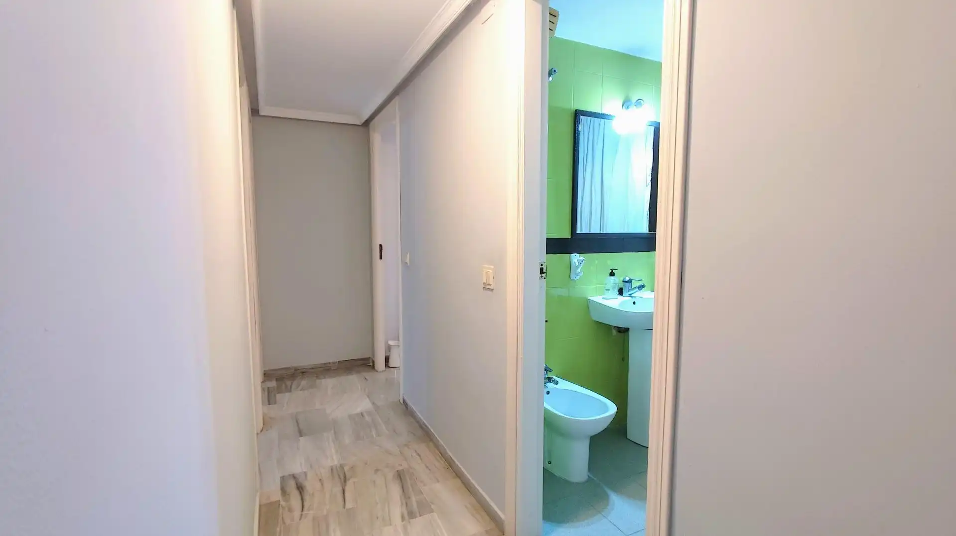 Baño de Piso en venta en Torremolinos con Aire acondicionado, Jardín privado y Terraza