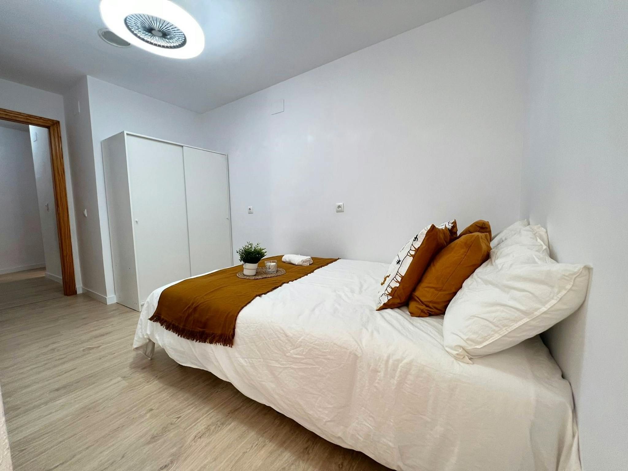 Dormitori de Pis per a compartir en  Valencia Capital amb Moblat, Rentadora i TV