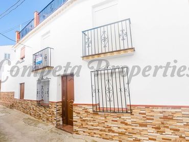 Casa amb balcó en venda a Cómpeta