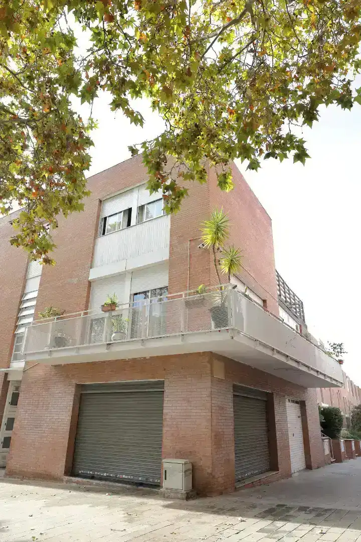 Vista exterior de Casa adosada en venta en Sabadell con Calefacción, Jardín privado y Terraza