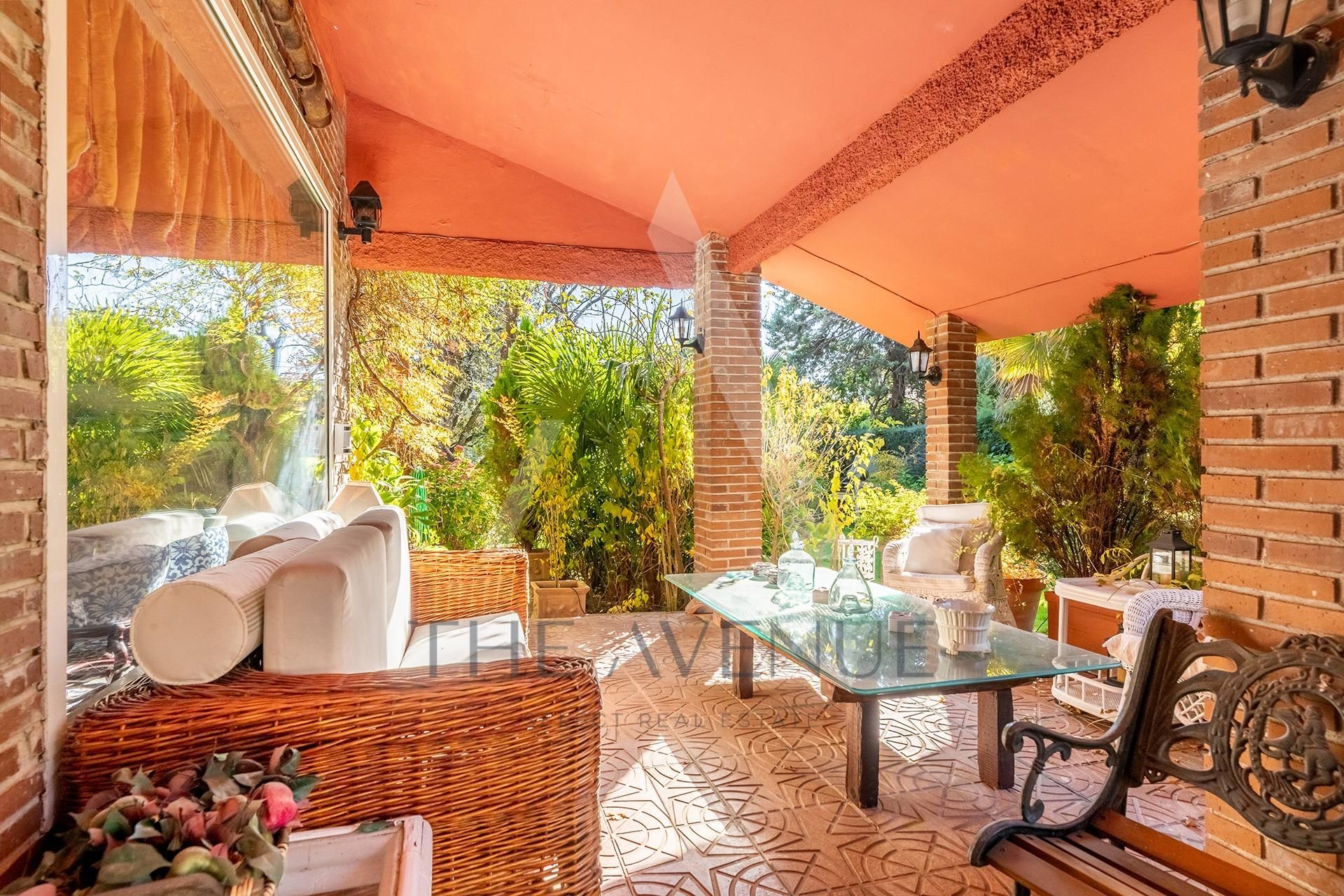 Terrassa de Casa o xalet en venda en Las Rozas de Madrid amb Calefacció, Jardí privat i Parquet