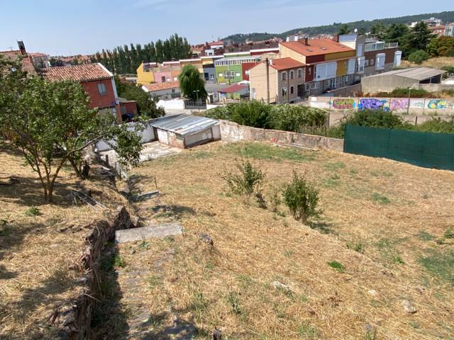 Terreno residencial en Venta en Calle Arenales, 9 en San Julián - Barriada de Cortes