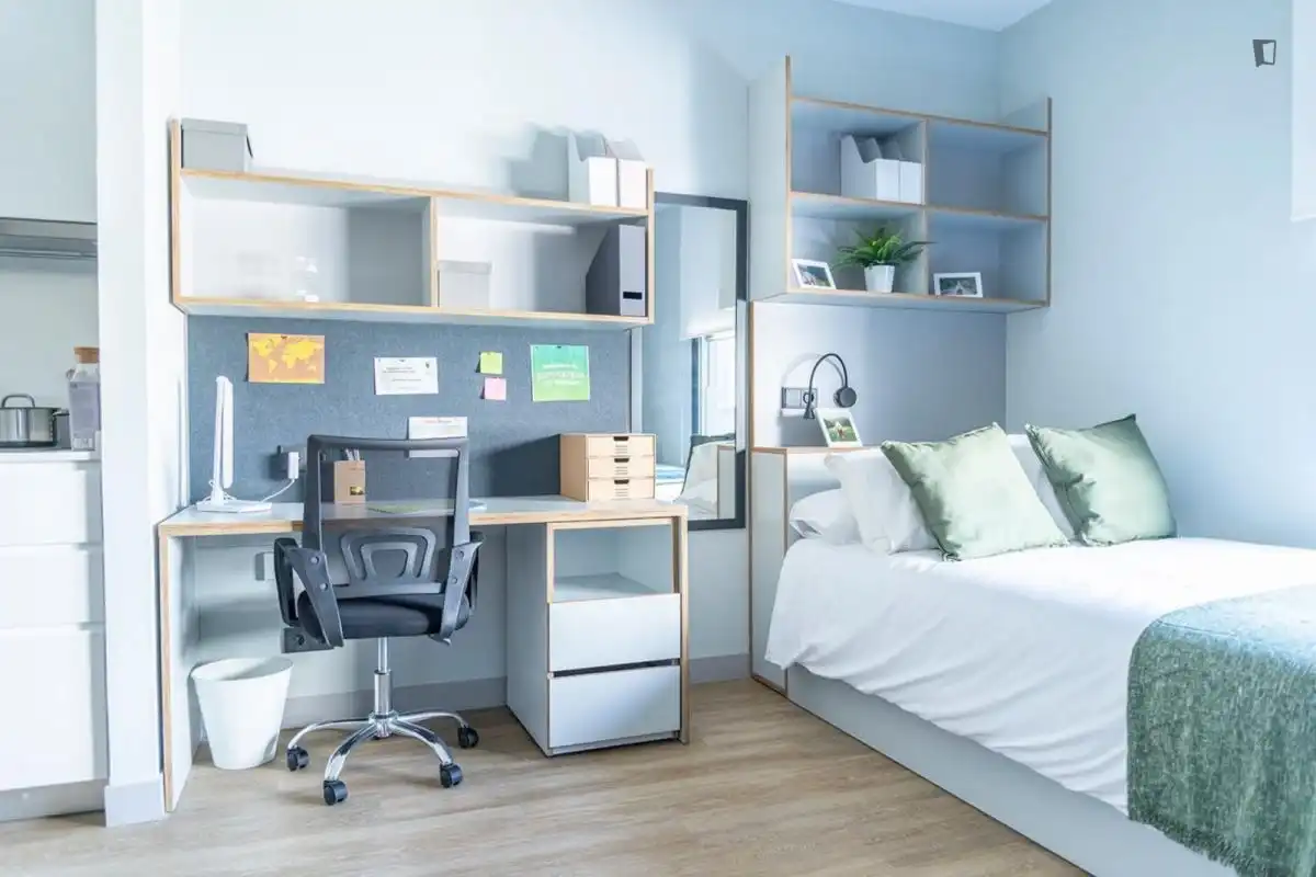 Habitación de Piso para compartir en Sevilla con Piscina, Amueblado y Internet