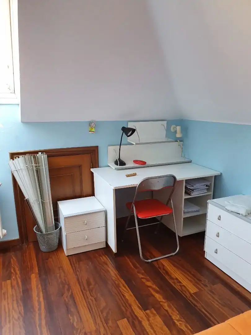 Habitación de Dúplex de alquiler en Santiago de Compostela  con Calefacción, Parquet y Amueblado
