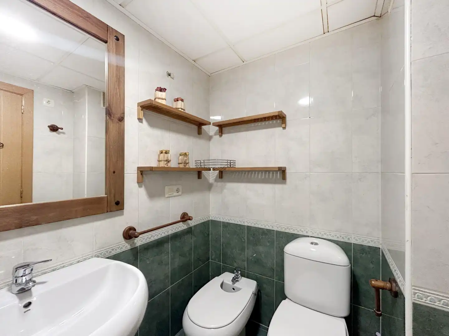 Bany de Apartament en venda en Alicante / Alacant amb Terrassa, Balcó i Alarma