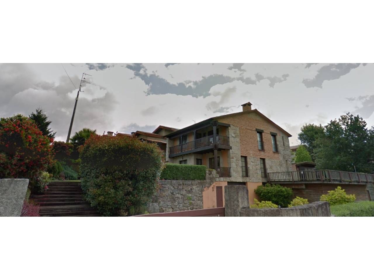Vista exterior de Casa o xalet en venda en Mondariz-Balneario amb Calefacció, Jardí privat i Parquet