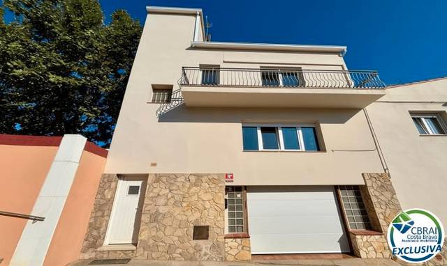 Casa adosada en Venta en Carrer d'Àngel Guimerà en Torroella de Montgrí