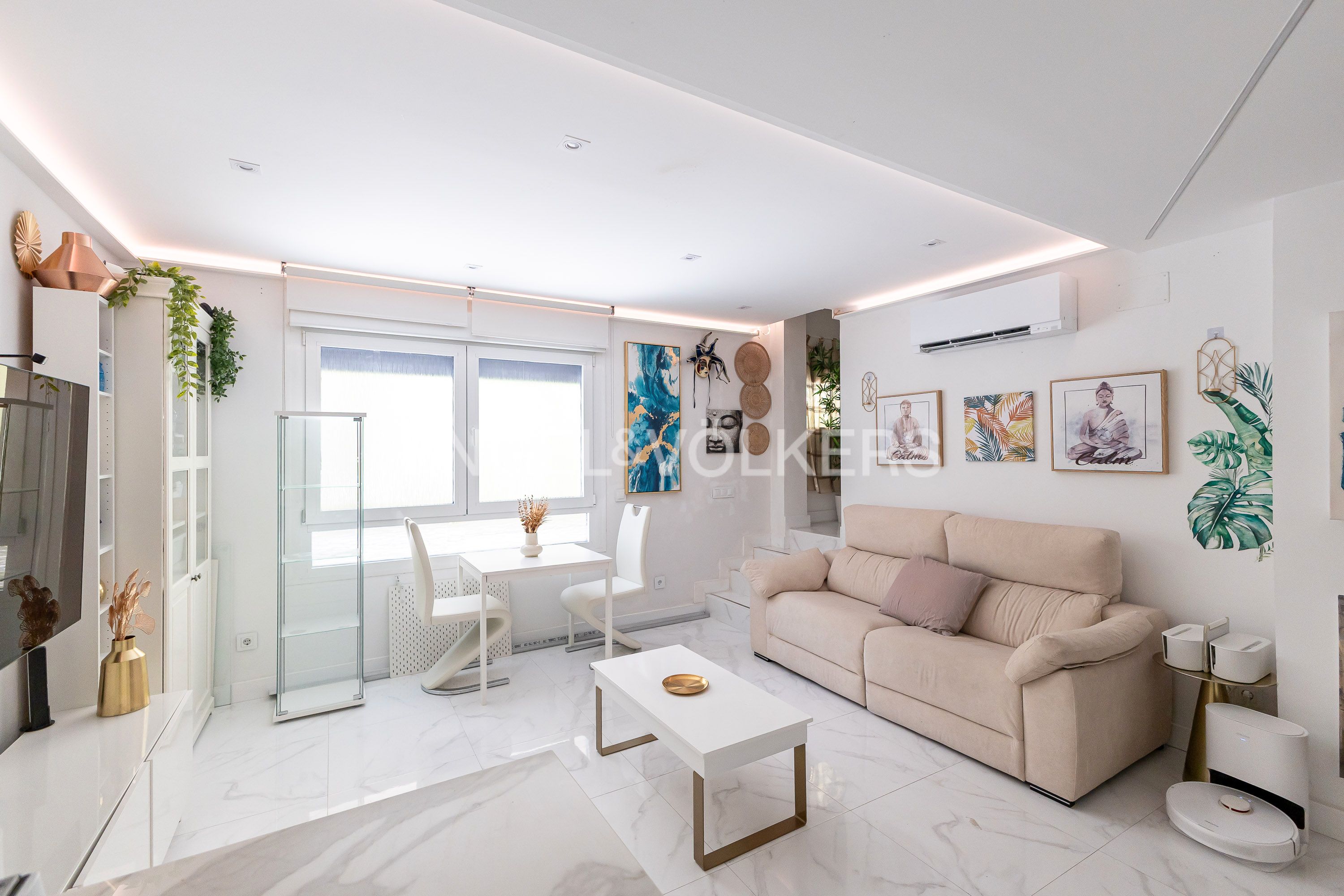 Sala d'estar de Dúplex en venda en  Madrid Capital amb Aire condicionat, Calefacció i Terrassa