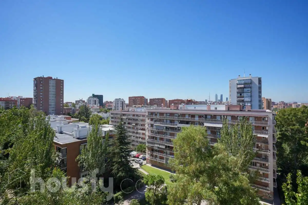 Vista exterior de Piso en venta en Hortaleza