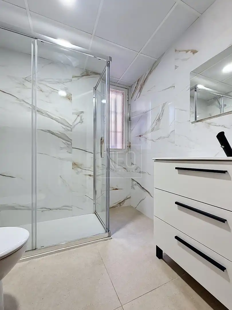 Badezimmer von Erdgeschoss zum Verkauf in Armilla mit Klimaanlage und Heizung