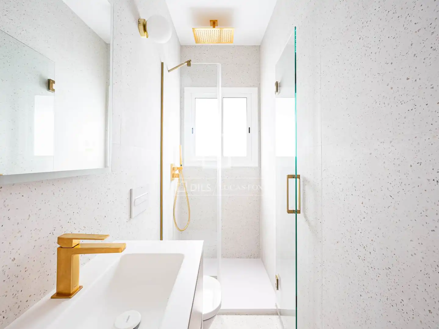 Badezimmer von Wohnung zur Miete in Barcelona mit Klimaanlage, Parkett und Terrasse