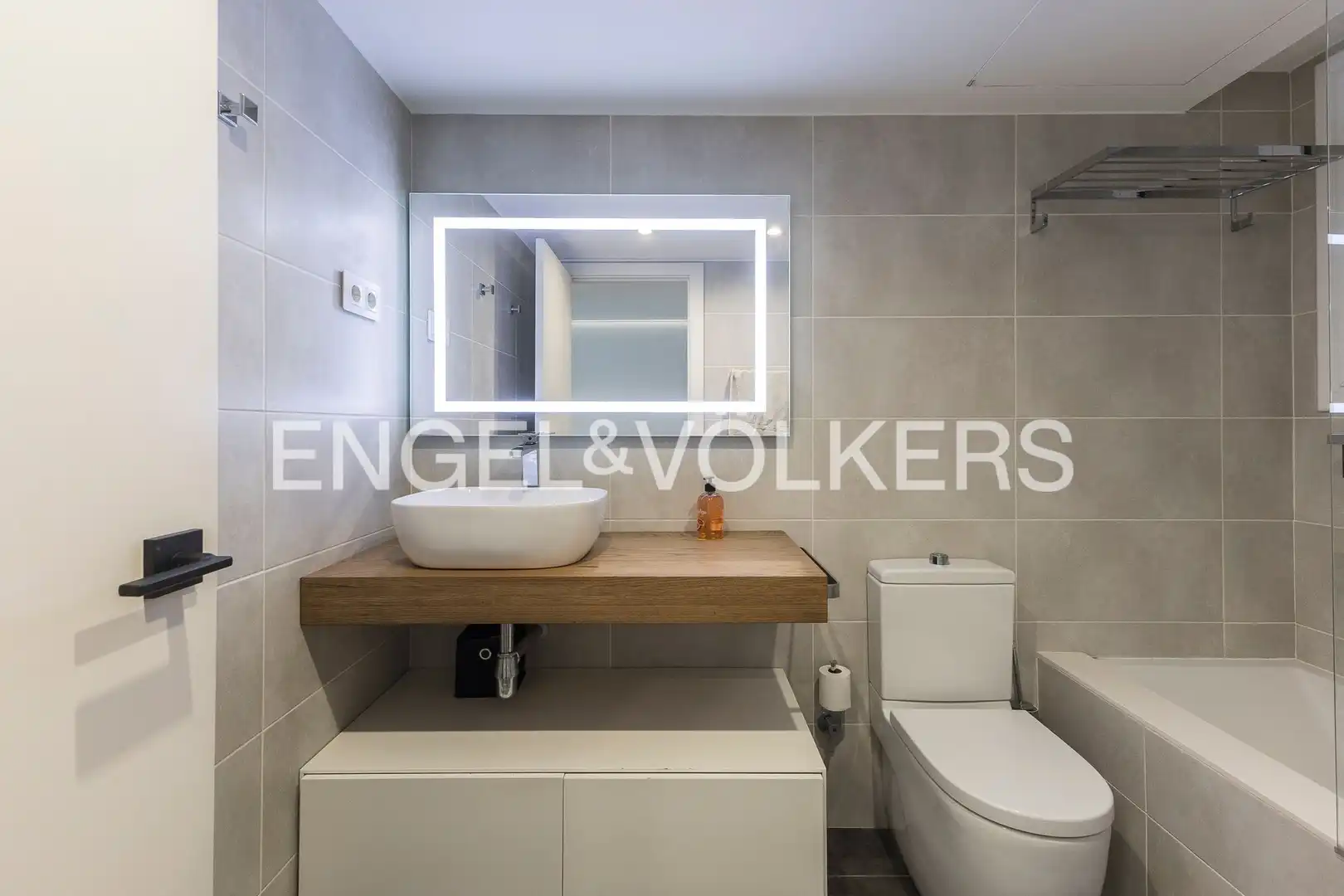 Bathroom of Duplexes for rent in Barcelona  with Air Conditioner, Heating and Parquet flooring