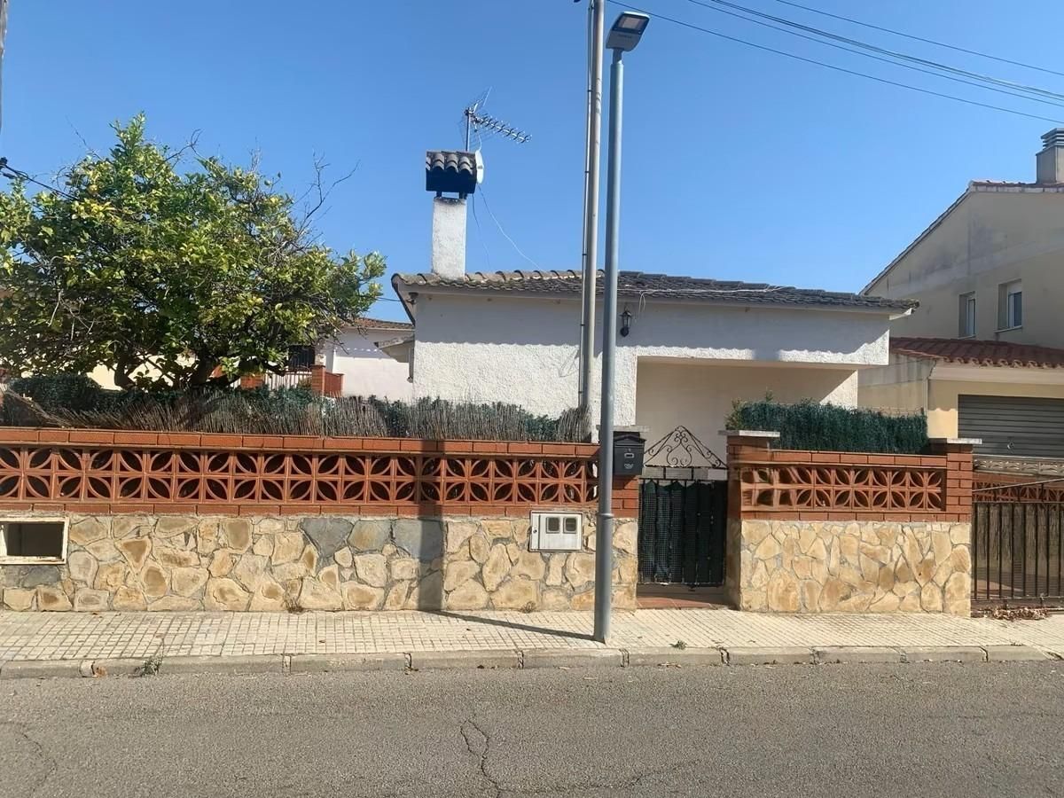 House or chalet for sale in Avenida Av. Ntra. Sra. del Remei, Santa Oliva