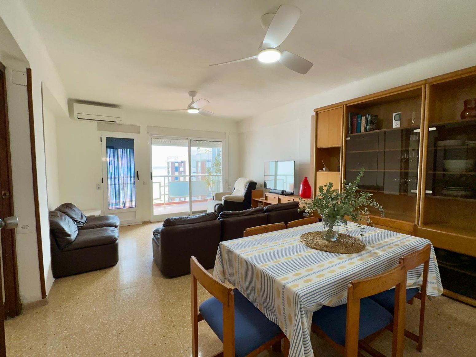 Living room of Flat to rent in Sagunto / Sagunt  with Air Conditioner, Furnished and Community pool