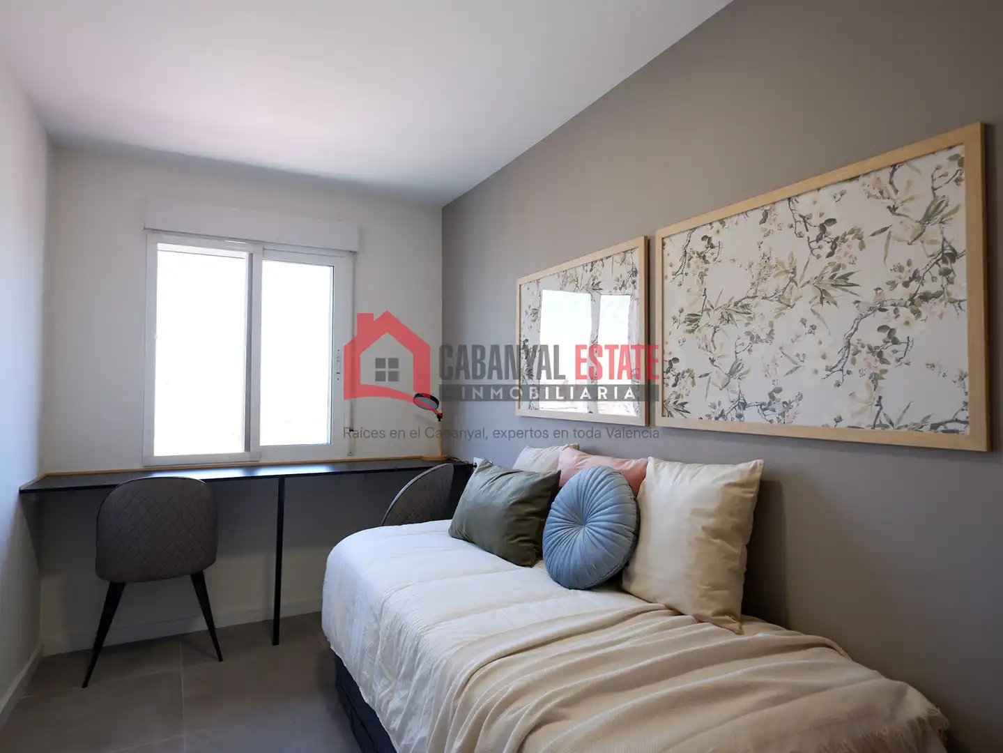 Dormitori de Apartament de lloguer en Valencia amb Aire condicionat, Moblat i Balcó