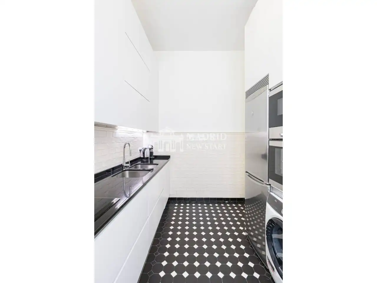 Kitchen of Flat for rent in Madrid  with Air Conditioner, Heating and Parquet flooring