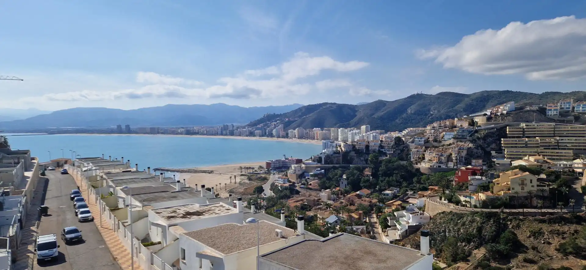 Außenansicht von Einfamilien-Reihenhaus zum Verkauf in Cullera mit Klimaanlage, Privatgarten und Terrasse
