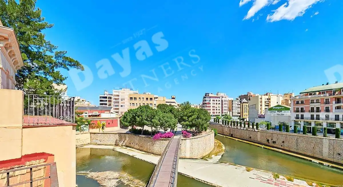 Vista exterior de Casa o xalet en venda en Orihuela amb Balcó