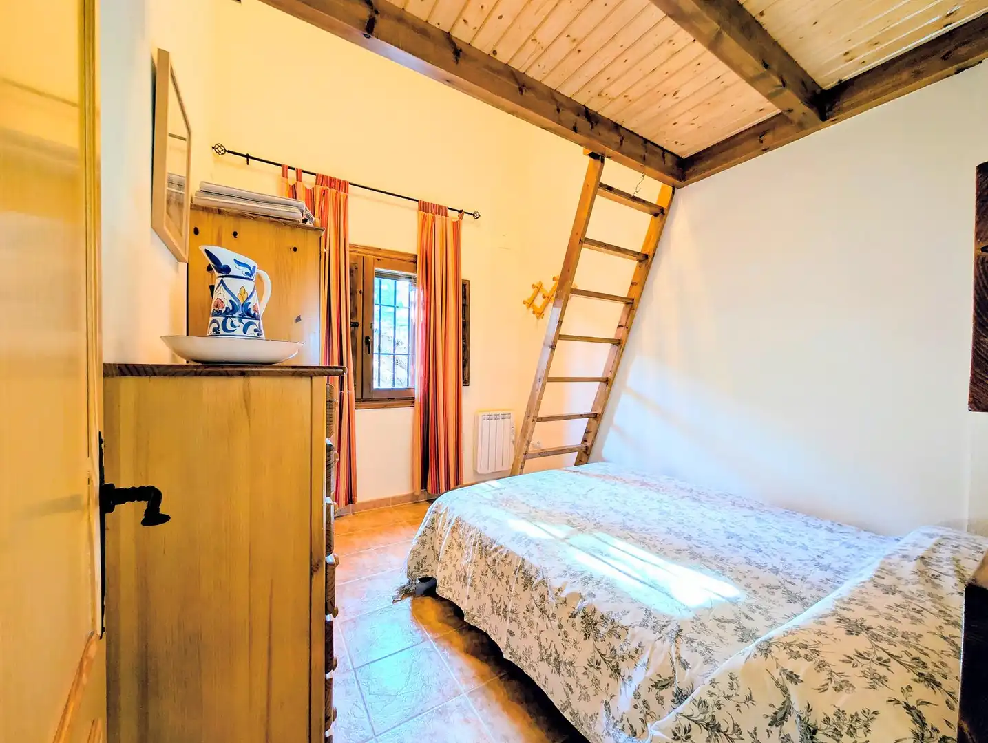 Habitación de Casa o chalet en venta en Vistabella del Maestrazgo con Calefacción y Alarma
