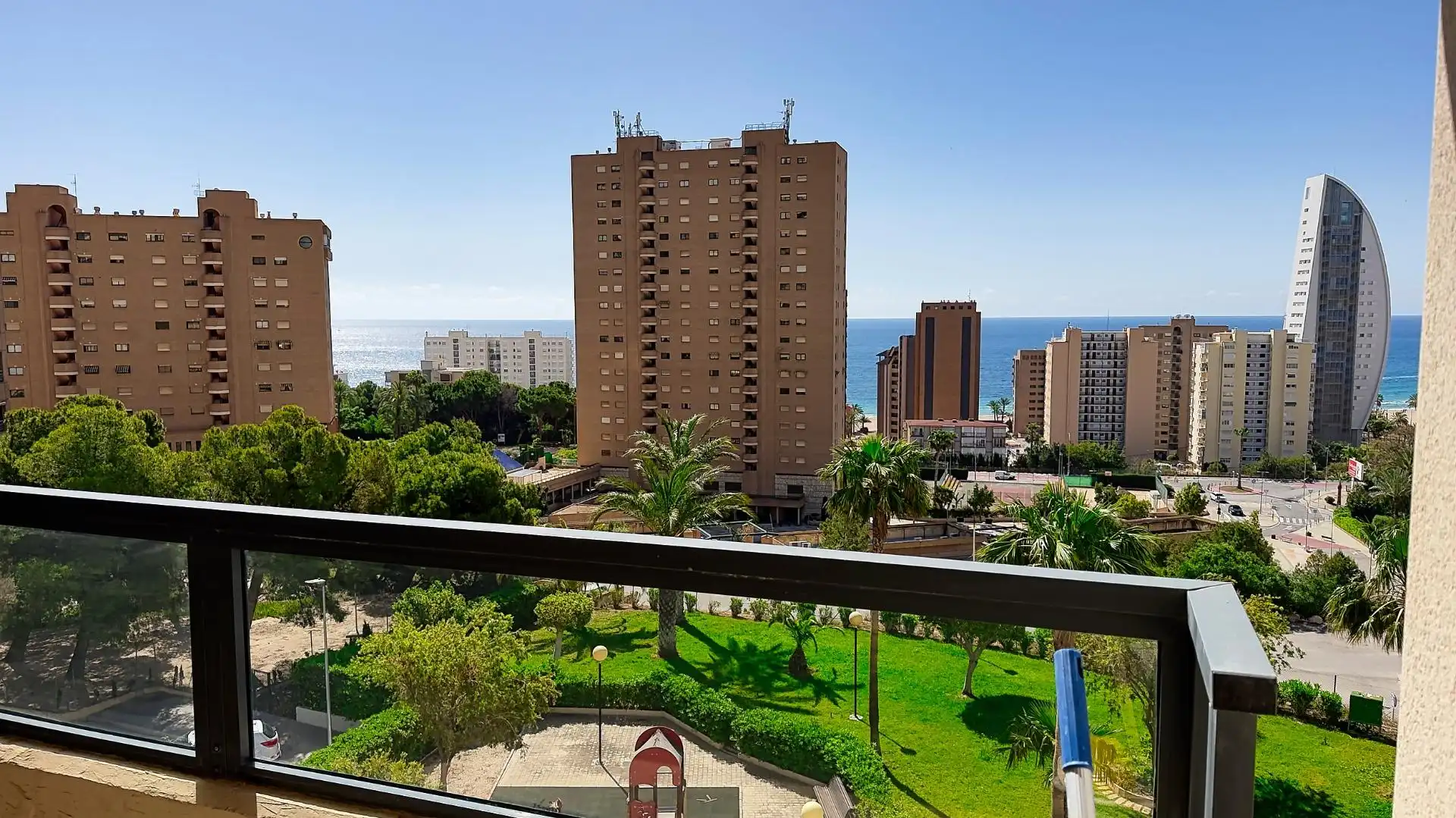 Vista exterior de Pis en venda en Benidorm amb Aire condicionat, Jardí privat i Terrassa