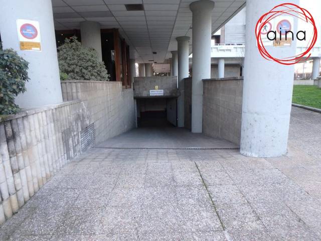 Garaje en Venta en Iturrama