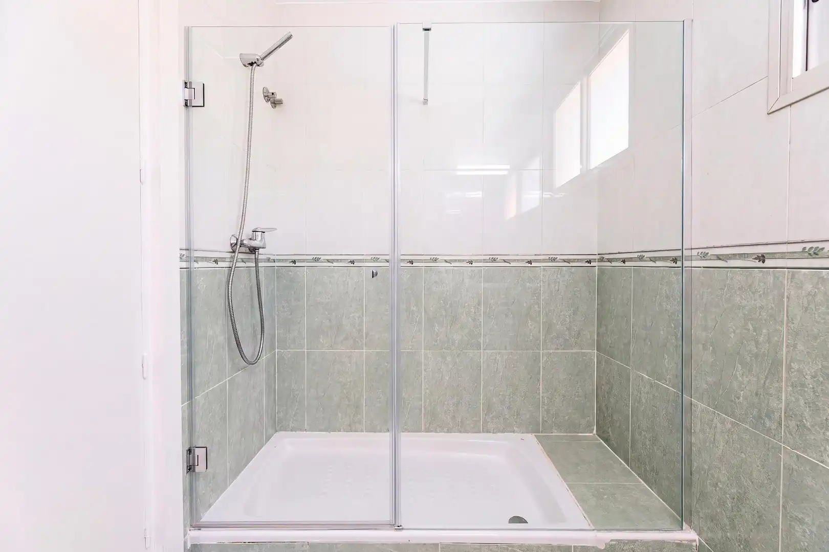 Baño de Piso de alquiler en Madrid con Calefacción, Parquet y Terraza