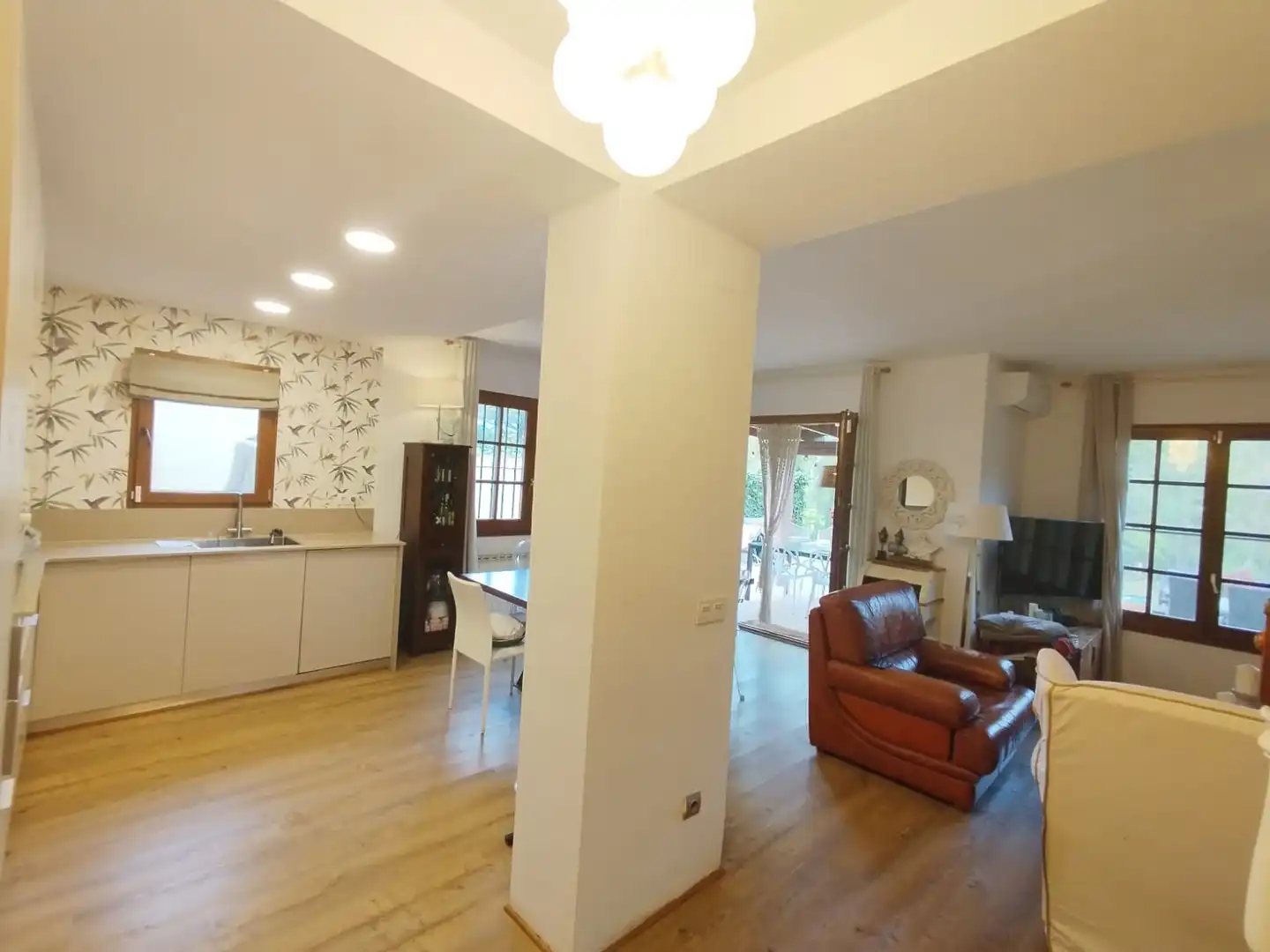Wohnzimmer von Einfamilien-Reihenhaus zum Verkauf in Santa Cristina d'Aro mit Heizung und Terrasse