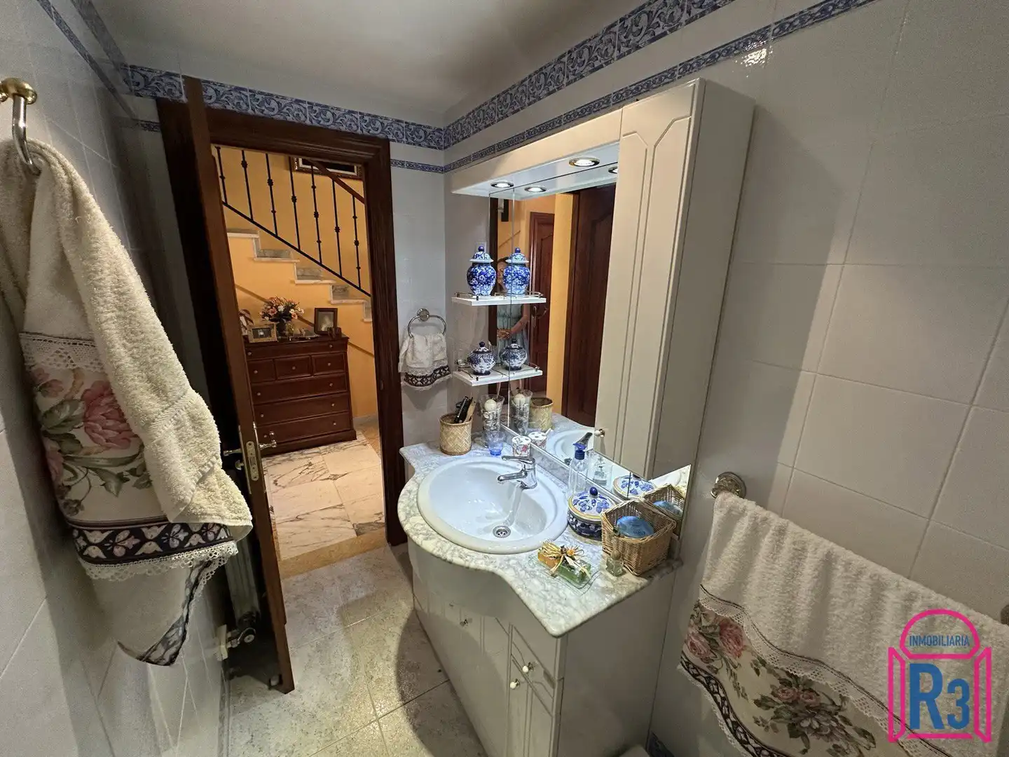 Bany de Casa adosada en venda en San Andrés del Rabanedo amb Calefacció, Terrassa i Moblat