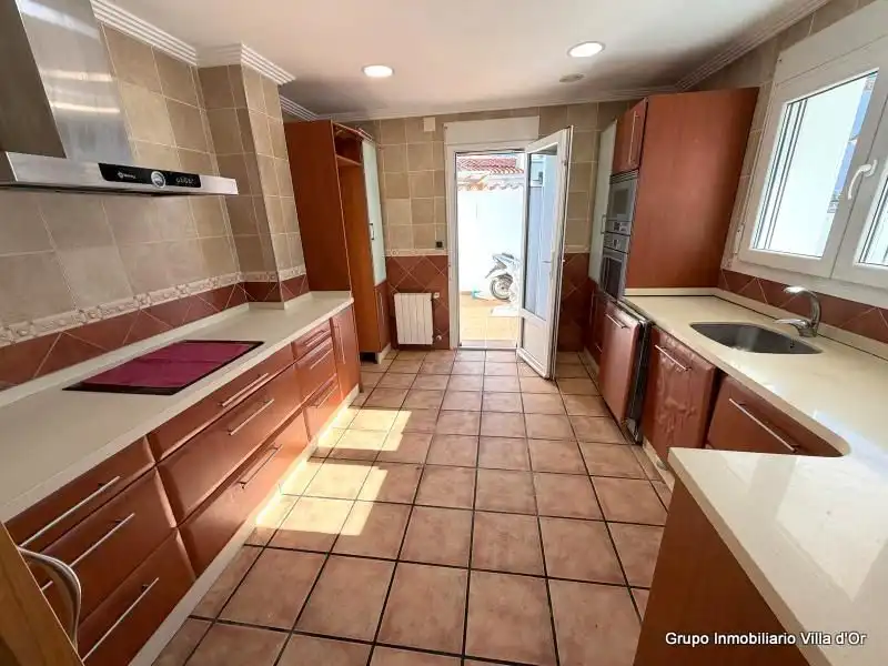 Küche von Haus oder Chalet zum Verkauf in Dénia mit Klimaanlage, Heizung und Privatgarten