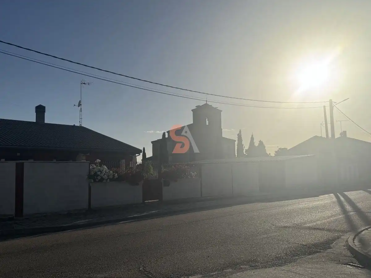 Vista exterior de Casa o chalet en venta en Alcazarén con Calefacción, Terraza y Trastero