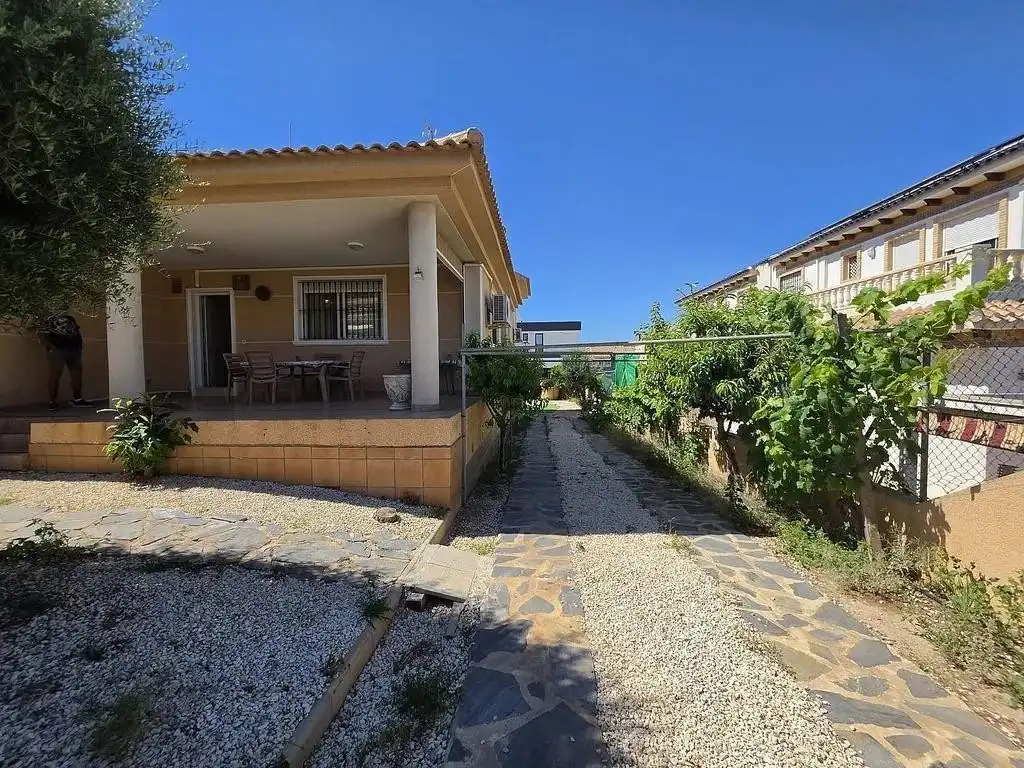 Villa avec jardin à vendre à Nueva Torrevieja - Aguas Nuevas