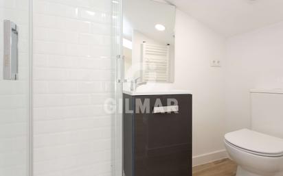 Bathroom of Flat for sale in  Madrid Capital  with Air Conditioner