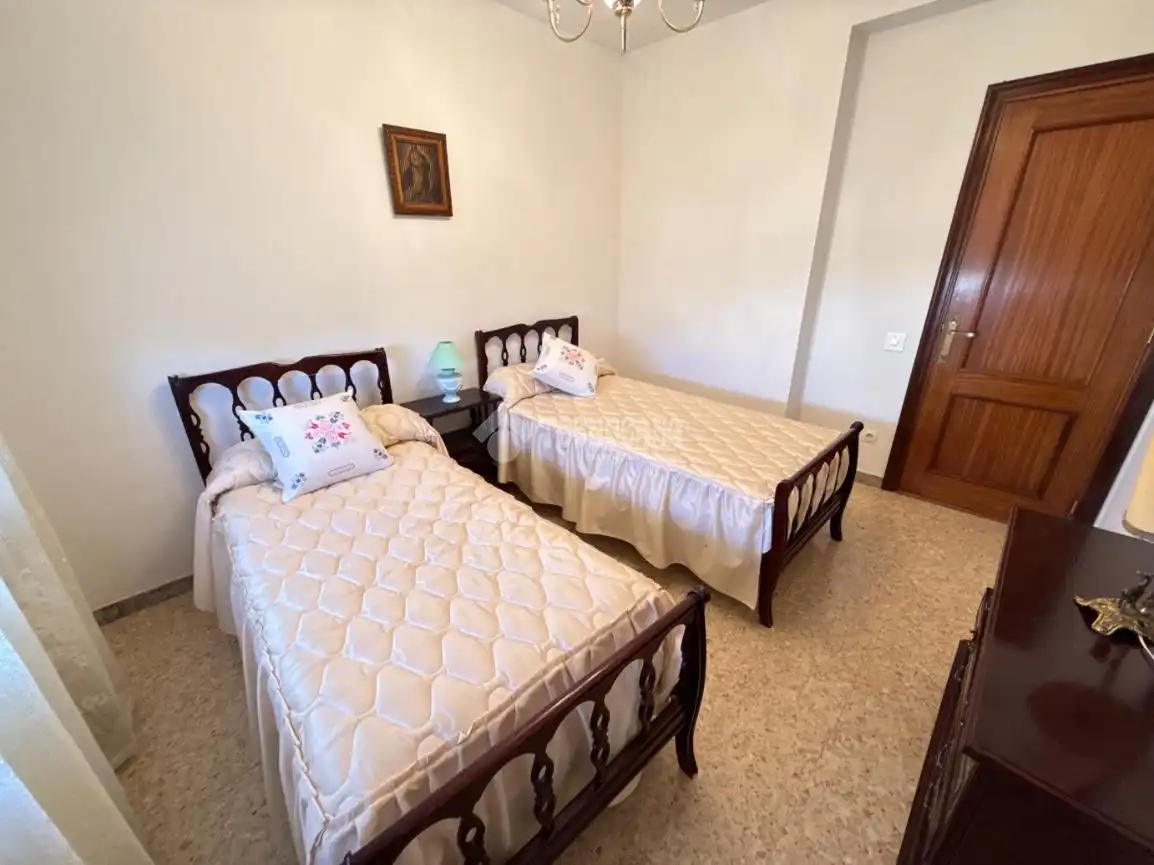 Habitación de Casa adosada en venta en Lucillos con Balcón
