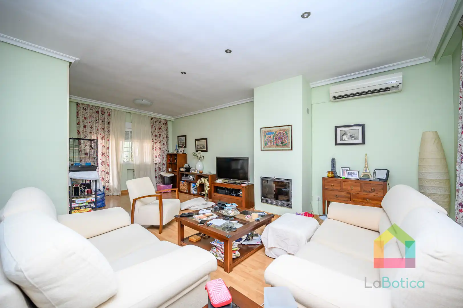 Sala d'estar de Casa o xalet en venda en Cobisa amb Aire condicionat, Calefacció i Jardí privat