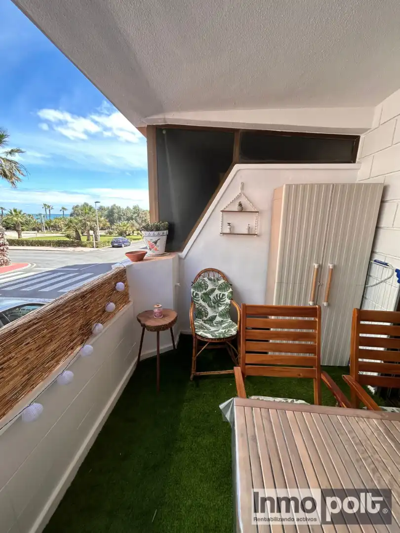 Terrassa de Apartament de lloguer en Torrevieja amb Jardí privat, Moblat i Forn