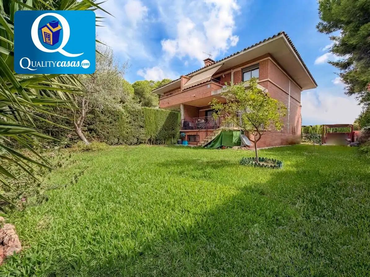 Detached house with pool for sale in Almajada - Ravel