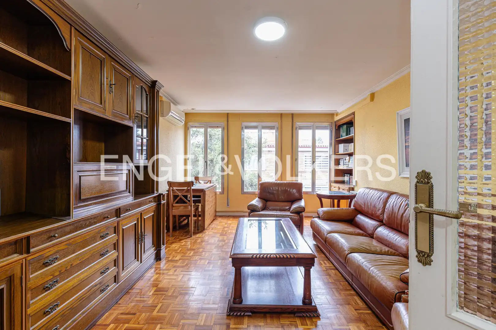 Sala d'estar de Casa adosada en venda en Madrid amb Aire condicionat, Calefacció i Jardí privat