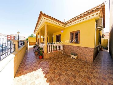 Casa con piscina in vendita a Zurgena
