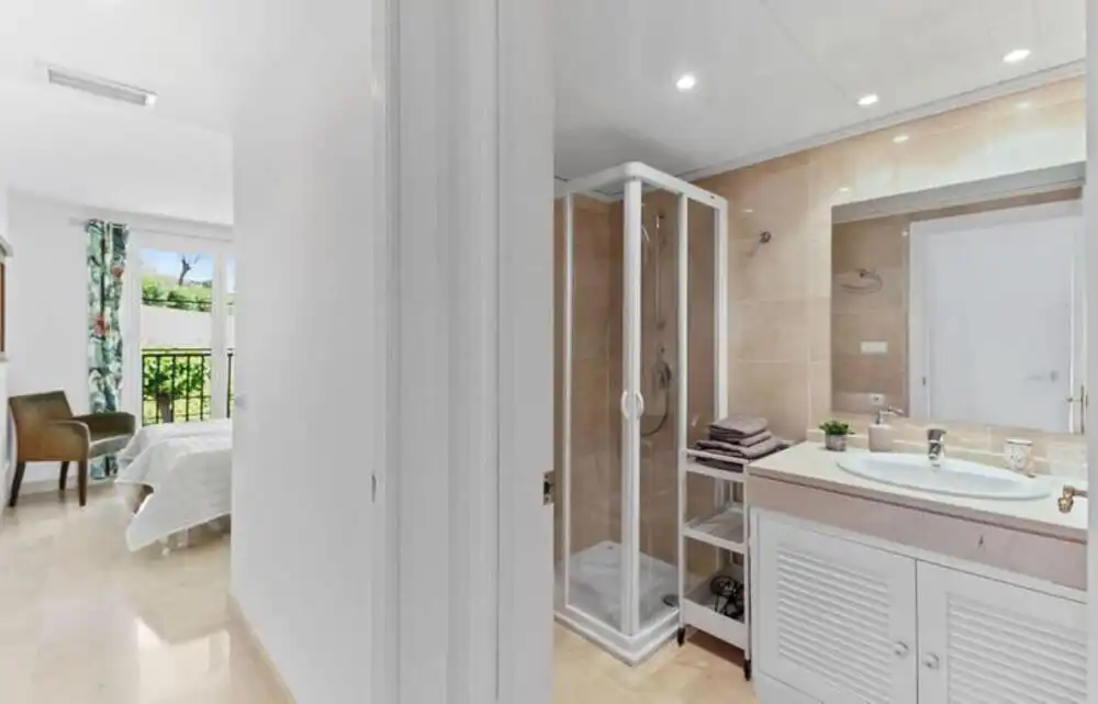 Bany de Apartament de lloguer en Benahavís amb Aire condicionat, Terrassa i Traster