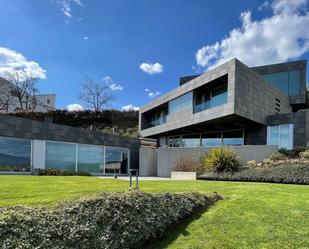 Vista exterior de Casa o xalet en venda en Sarria amb Aire condicionat, Jardí privat i Terrassa