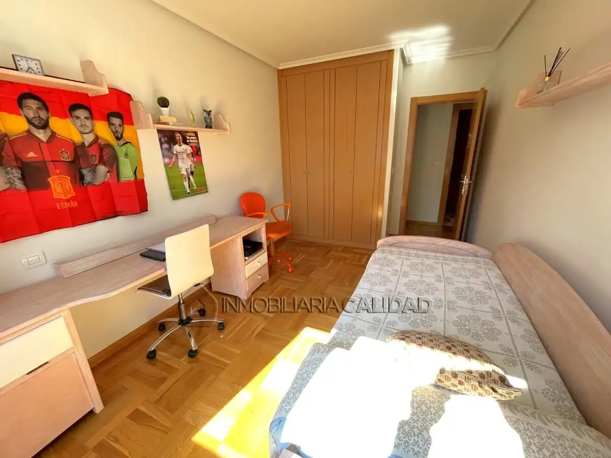 Bedroom of Flat for rent in Burgos  with Heating and Furnished