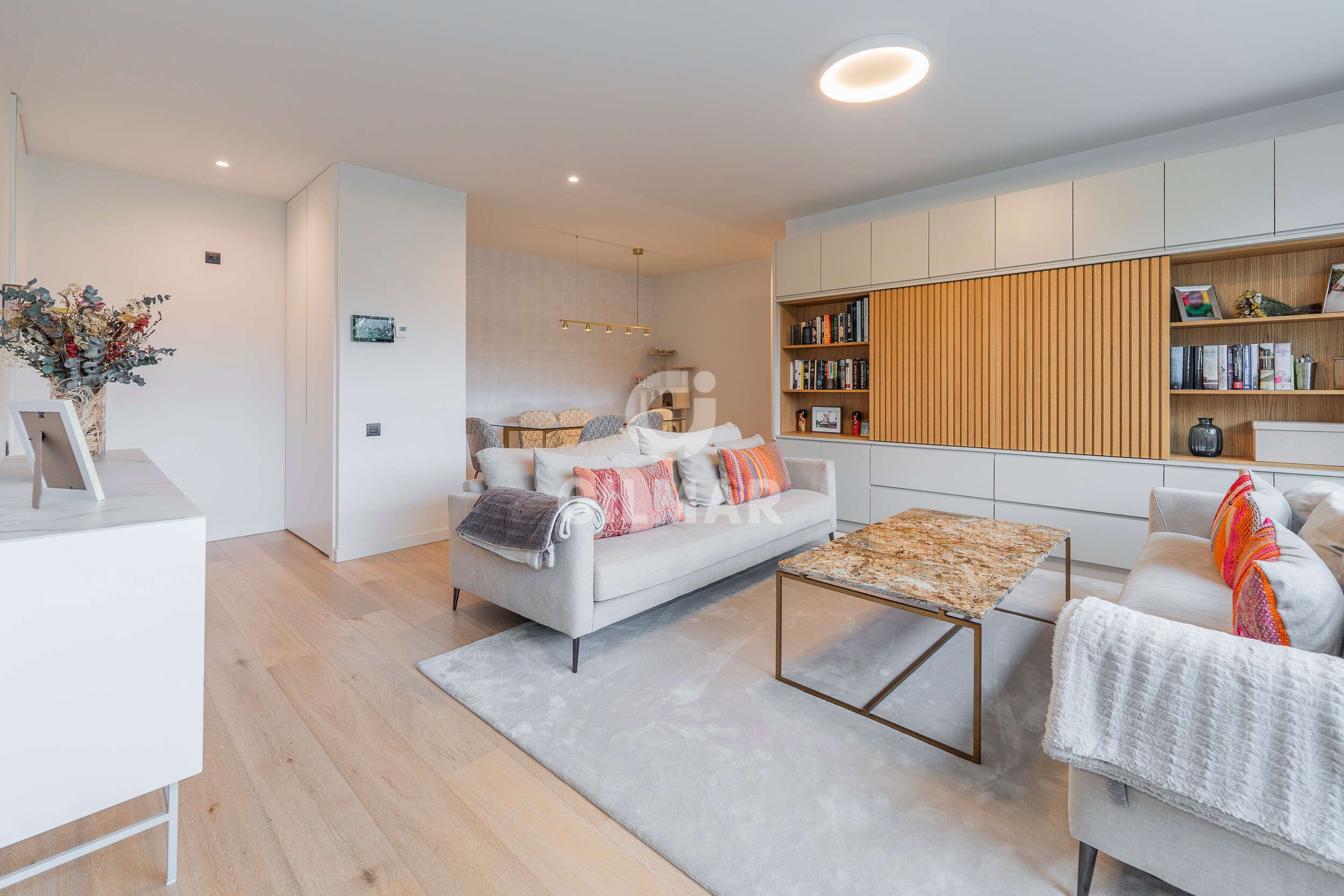 Sala d'estar de Pis en venda en  Madrid Capital amb Calefacció, Jardí privat i Traster